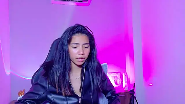 Snapshot of luna_roja25 chatting on February 13, 2026, 1:40 pm luna roja25 online show from February 13, 2026, 1:40 pm