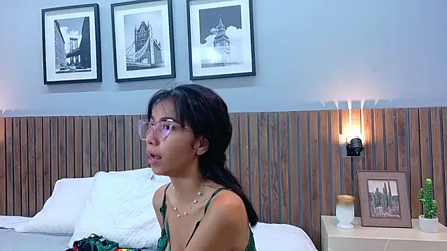 Snapshot of luna_roja25 chatting on February 25, 2026, 2:05 pm luna roja25 online show from February 25, 2026, 2:05 pm