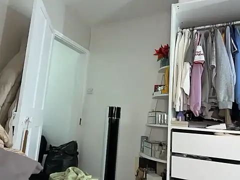 KayleeBella online show from October 7, 2025, 7:55 pm