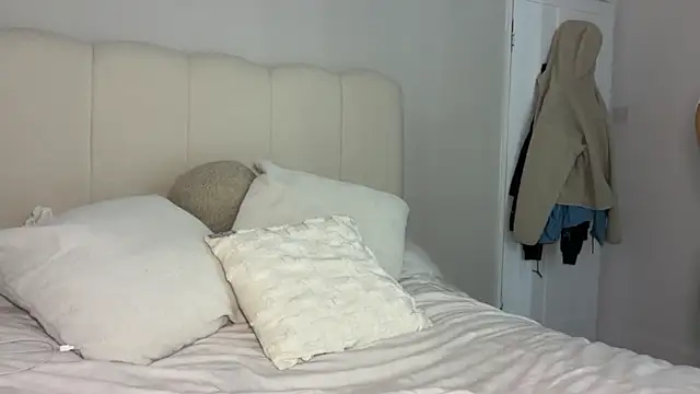 KayleeBella online show from October 26, 2025, 6:03 pm