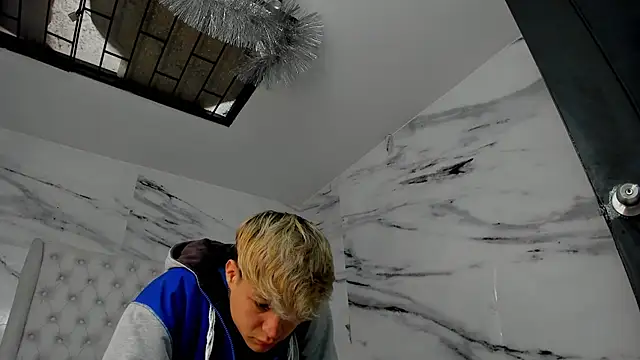 Ari and Storm online show from September 17, 2025, 1:46 pm