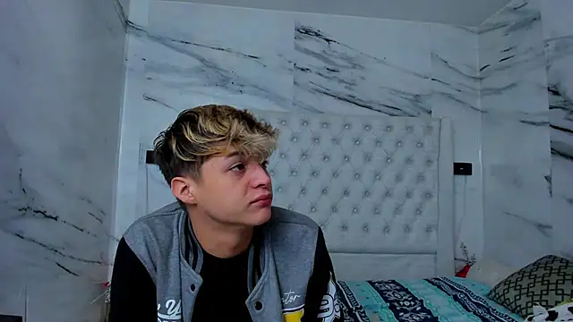 Ari and Storm online show from November 16, 2025, 1:28 pm