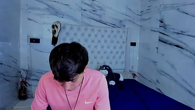 Snapshot of Ari_and_Storm chatting on February 5, 2026, 12:59 am Ari and Storm online show from February 5, 2026, 12:59 am