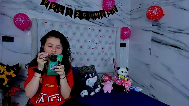 Snapshot of Ari_and_Storm chatting on February 13, 2026, 2:18 am Ari and Storm online show from February 13, 2026, 2:18 am