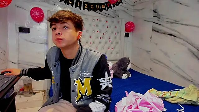 Snapshot of Ari_and_Storm chatting on March 4, 2026, 2:12 pm Ari and Storm online show from March 4, 2026, 2:12 pm