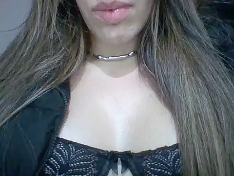 Yasleal online show from June 25, 2026, 1:49 am