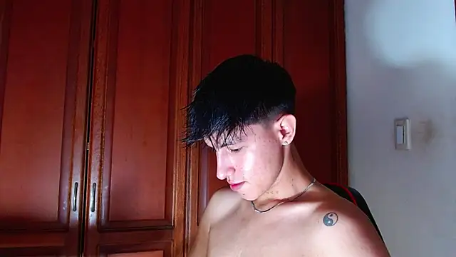 rowanbigboy23 online show from September 16, 2025, 2:23 am