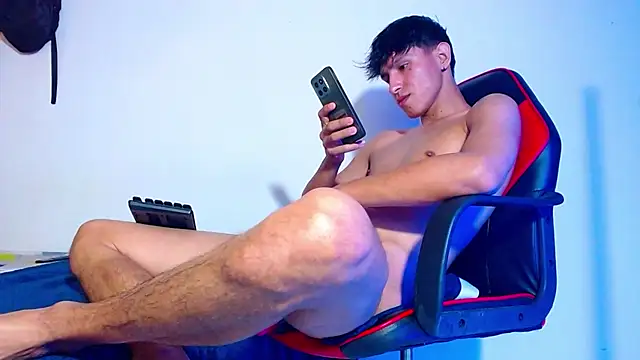 rowanbigboy23 online show from November 2, 2025, 11:18 pm