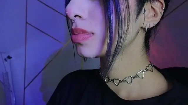 Hollyxx  online show from October 17, 2025, 11:35 am