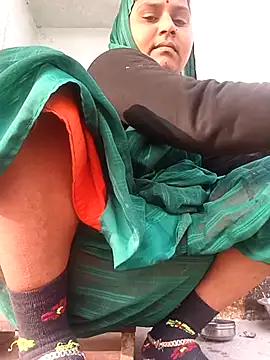 Sheema tyagi online show from December 15, 2025, 2:49 am