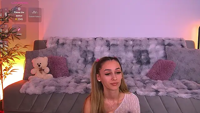 AmyKent  online show from May 31, 2026, 6:09 pm