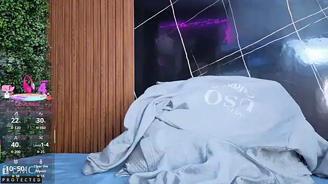 Kiara Zahiri   online show from October 20, 2025, 11:10 am