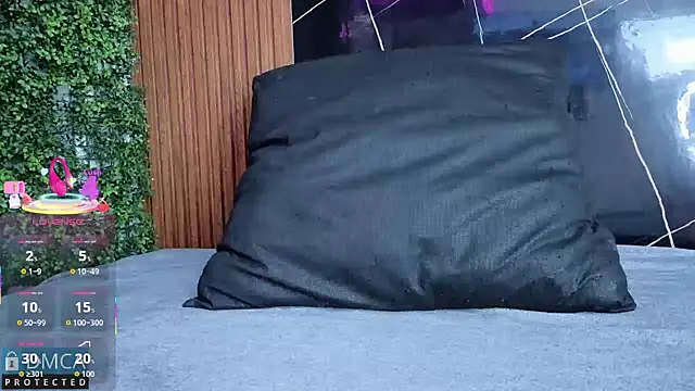 Kiara Zahiri   online show from October 28, 2025, 10:52 am