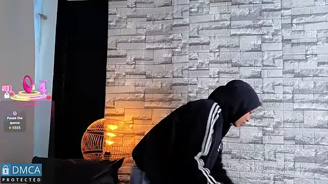 Kiara Zahiri   online show from November 29, 2025, 11:02 am