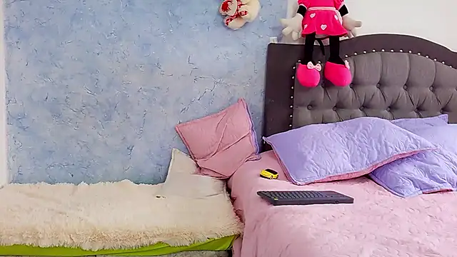 Nicolletorres2 online show from November 29, 2025, 7:17 pm