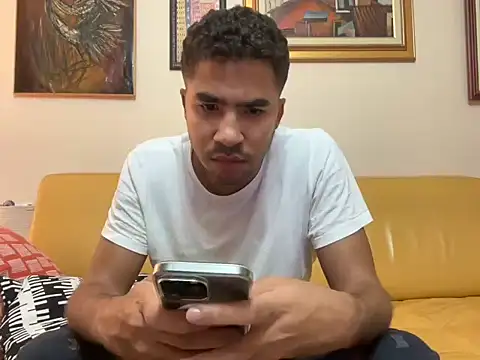 Snapshot of Markitos2323 chatting on November 12, 2025, 3:45 pm Markitos2323 online show from November 12, 2025, 3:45 pm