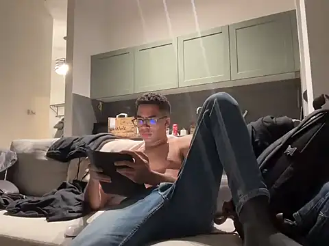 Snapshot of Markitos2323 chatting on November 23, 2025, 9:47 pm Markitos2323 online show from November 23, 2025, 9:47 pm