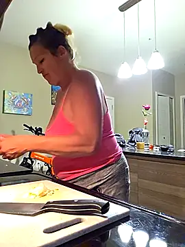 Snapshot of Calimarina chatting on February 22, 2026, 6:57 am Calimarina online show from February 22, 2026, 6:57 am