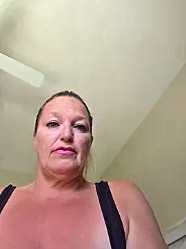 Snapshot of Calimarina chatting on March 4, 2026, 7:20 pm Calimarina online show from March 4, 2026, 7:20 pm