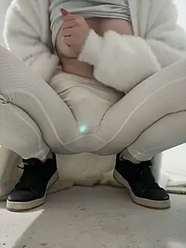 Cumonmme online show from November 28, 2025, 8:11 pm