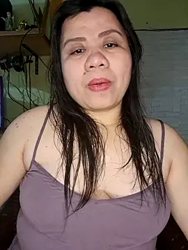 Snapshot of hotlyn45 chatting on March 2, 2026, 10:33 am hotlyn45 online show from March 2, 2026, 10:33 am