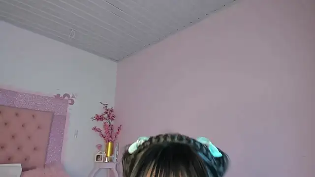 roxyswt online show from June 18, 2026, 4:57 am