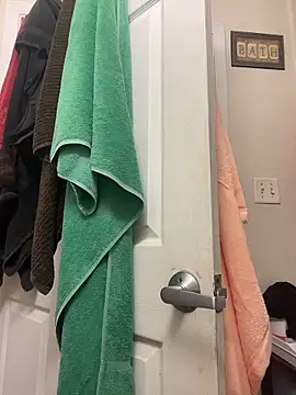 KingFly87 online show from November 3, 2025, 3:02 pm