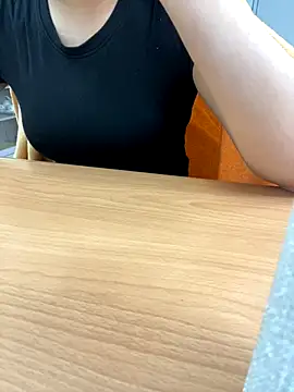 Snapshot of ThuPhuong-Tr chatting on October 11, 2025, 1:27 am ThuPhuong-Tr online show from October 11, 2025, 1:27 am