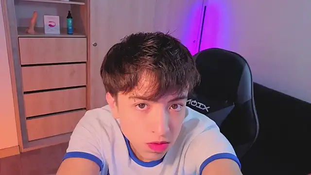 onlinenico online show from October 9, 2025, 8:07 pm