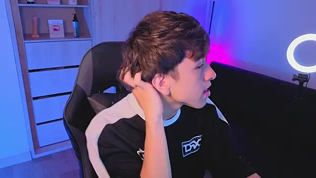 onlinenico online show from October 17, 2025, 8:00 pm