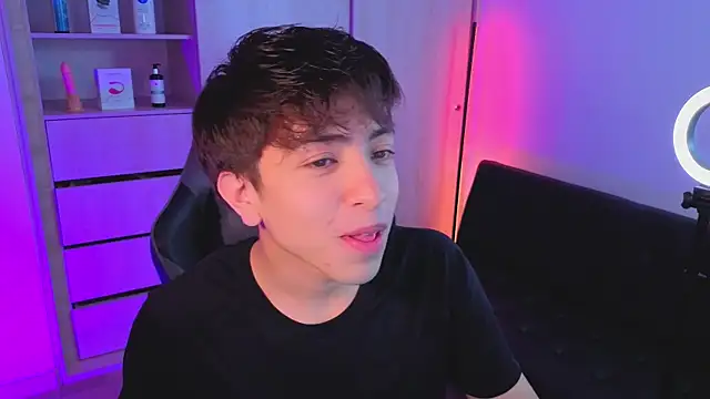 onlinenico online show from October 20, 2025, 8:09 pm