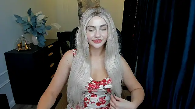 Snapshot of LeslieMineg chatting on November 6, 2025, 7:48 pm LeslieMineg online show from November 6, 2025, 7:48 pm