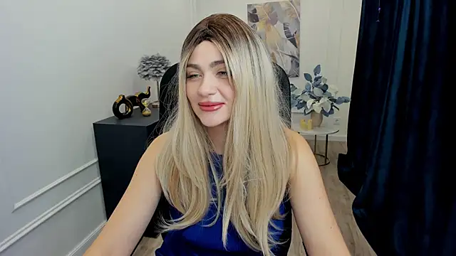 Snapshot of LeslieMineg chatting on December 1, 2025, 8:14 pm LeslieMineg online show from December 1, 2025, 8:14 pm