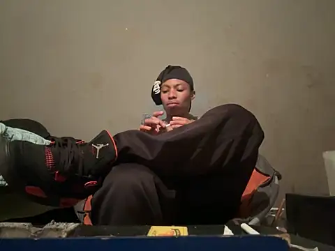 Snapshot of Tookey012 chatting on September 24, 2025, 7:17 pm Tookey012 online show from September 24, 2025, 7:17 pm