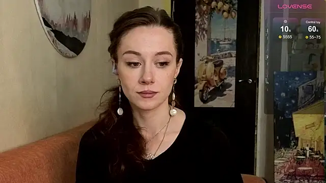 Snapshot of SkyHelen chatting on June 3, 2026, 7:44 am SkyHelen online show from June 3, 2026, 7:44 am
