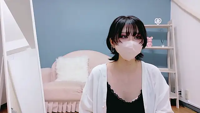 Mio-Mio o o online show from October 17, 2025, 5:43 am