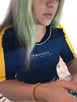 euahotmarii20 online show from November 14, 2025, 3:27 am