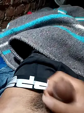 Snapshot of EMERKITHO_20_R chatting on October 3, 2025, 2:25 pm EMERKITHO 20 R online show from October 3, 2025, 2:25 pm