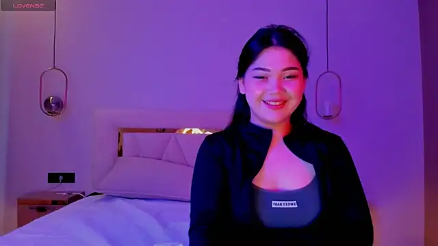Snapshot of yummmymommy chatting on September 10, 2025, 12:05 pm yummmymommy online show from September 10, 2025, 12:05 pm