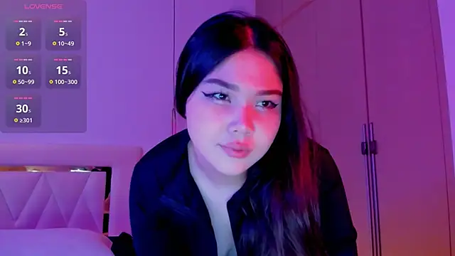 Snapshot of yummmymommy chatting on September 18, 2025, 12:18 pm yummmymommy online show from September 18, 2025, 12:18 pm
