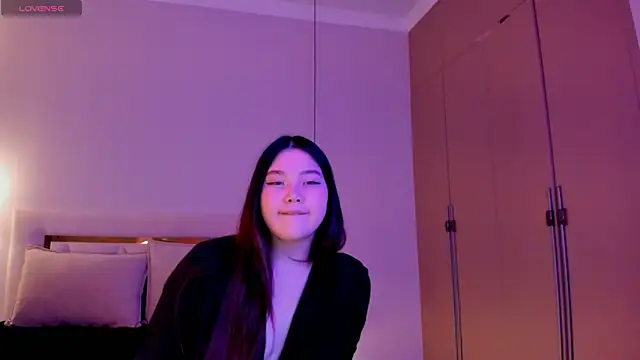 Snapshot of yummmymommy chatting on September 25, 2025, 2:32 pm yummmymommy online show from September 25, 2025, 2:32 pm
