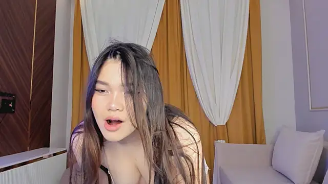 Snapshot of yummmymommy chatting on October 2, 2025, 1:18 pm yummmymommy online show from October 2, 2025, 1:18 pm