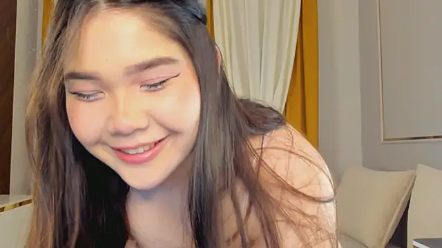 Snapshot of yummmymommy chatting on October 4, 2025, 1:53 pm yummmymommy online show from October 4, 2025, 1:53 pm