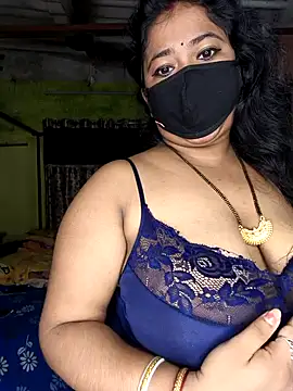 Smile-quien online show from September 13, 2025, 4:01 am