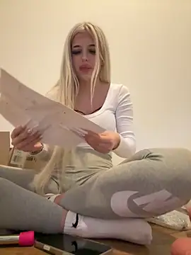 Steffi Snowbunny online show from September 16, 2025, 2:18 pm