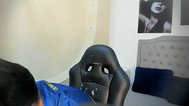 Snapshot of andre_blow chatting on October 25, 2025, 2:02 pm andre blow online show from October 25, 2025, 2:02 pm