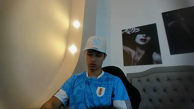 Snapshot of andre_blow chatting on October 27, 2025, 3:16 pm andre blow online show from October 27, 2025, 3:16 pm