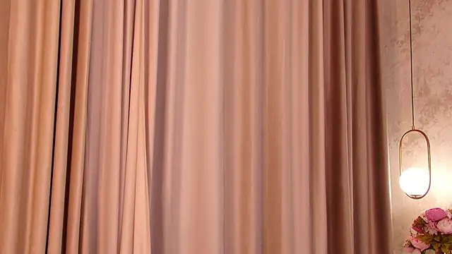 Olivia Mourr online show from November 28, 2025, 5:04 pm