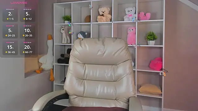 Snapshot of Lynn_Martin chatting on December 3, 2025, 12:18 am Lynn Martin online show from December 3, 2025, 12:18 am