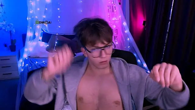 travis wolf  online show from November 25, 2025, 8:20 pm